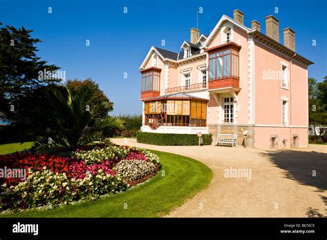 christian dior house.